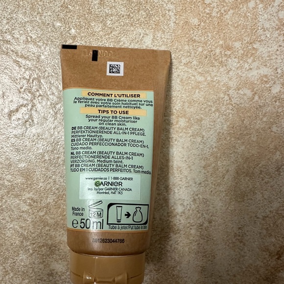 Garnier SkinActive BB Cream Hyaluronic Acid + Aloe Vera, Medium - Picture 4 of 6